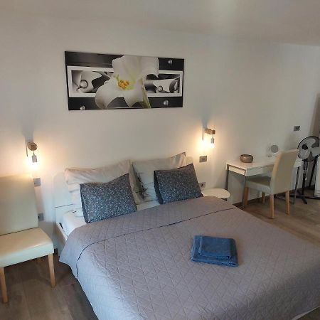 Apartment Cecil Izola Buitenkant foto