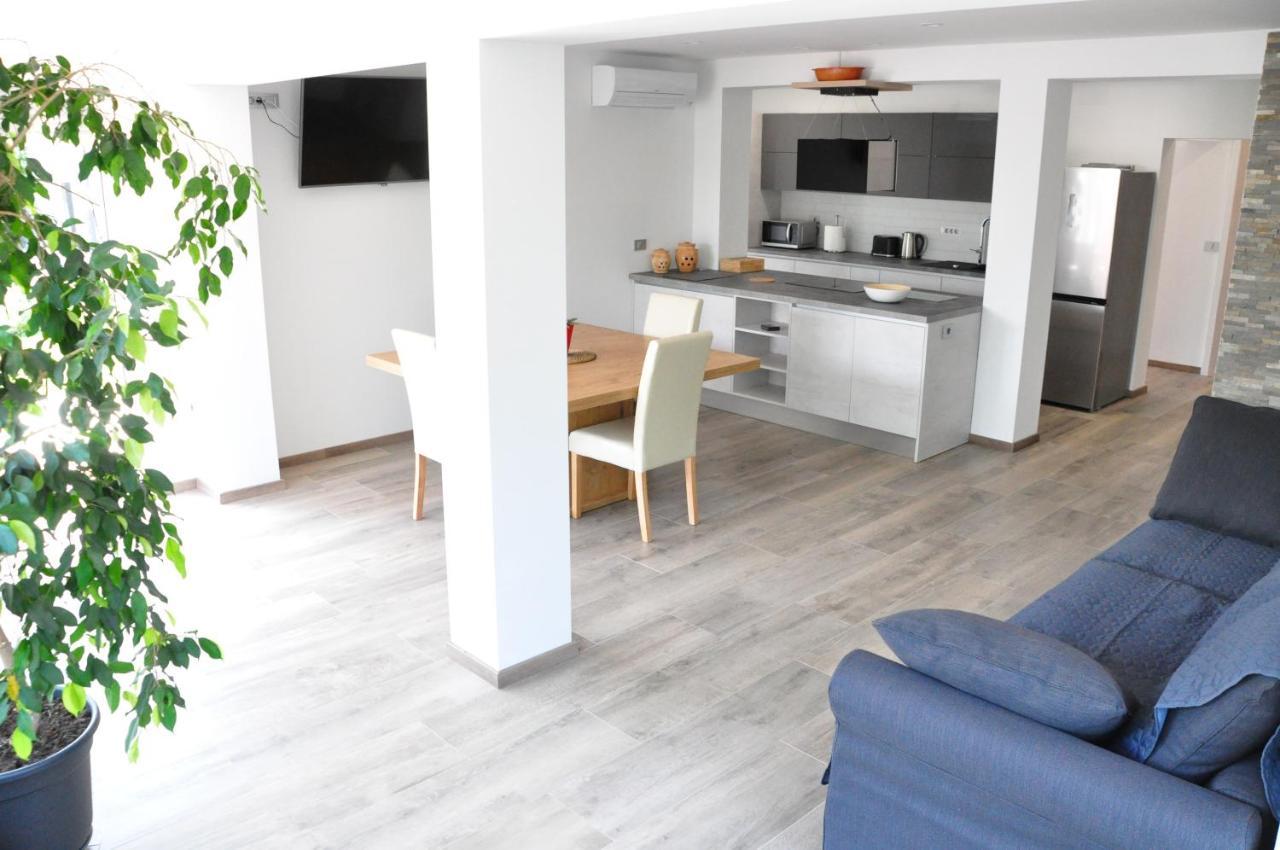 Apartment Cecil Izola Buitenkant foto
