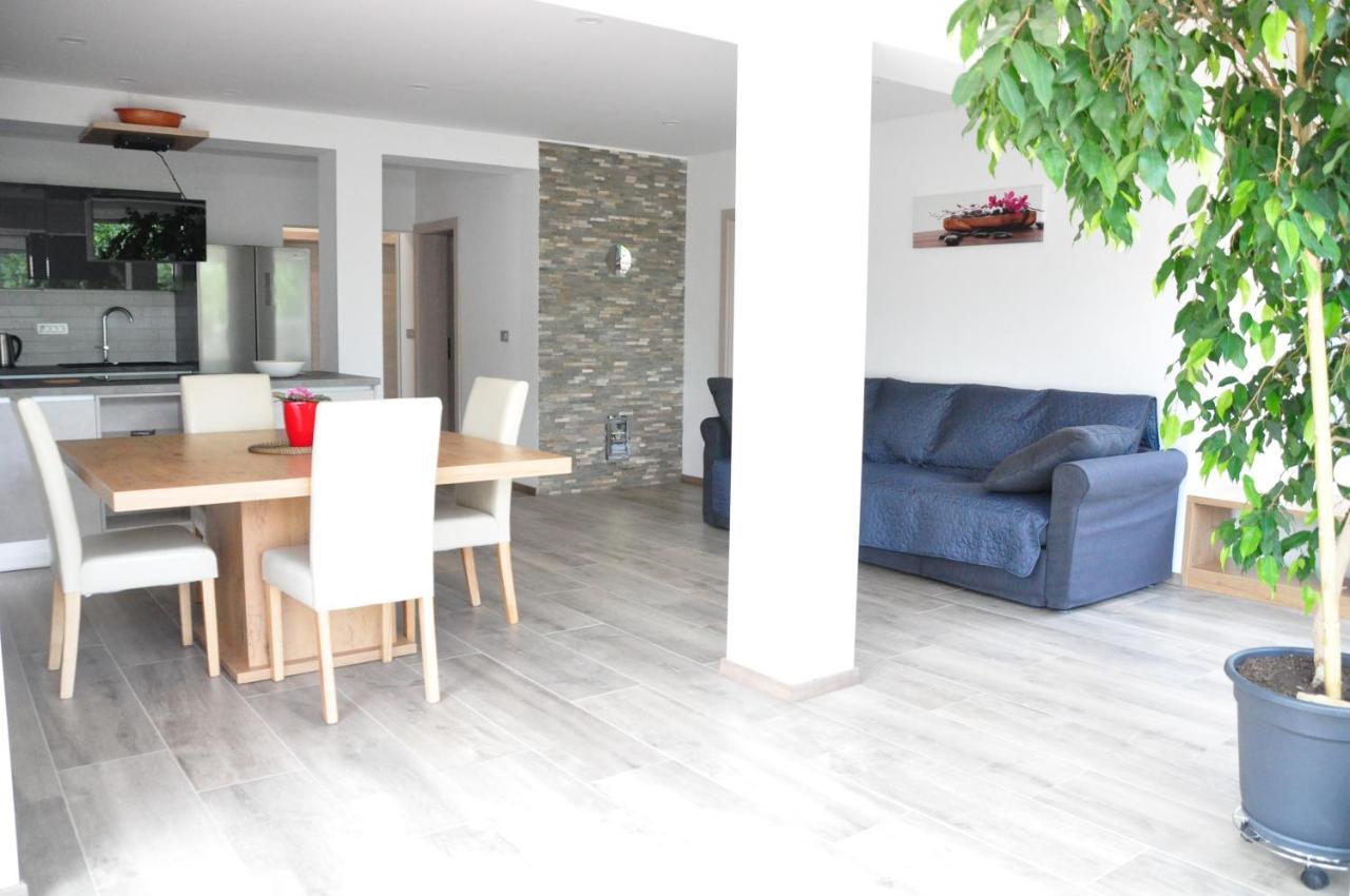 Apartment Cecil Izola Buitenkant foto