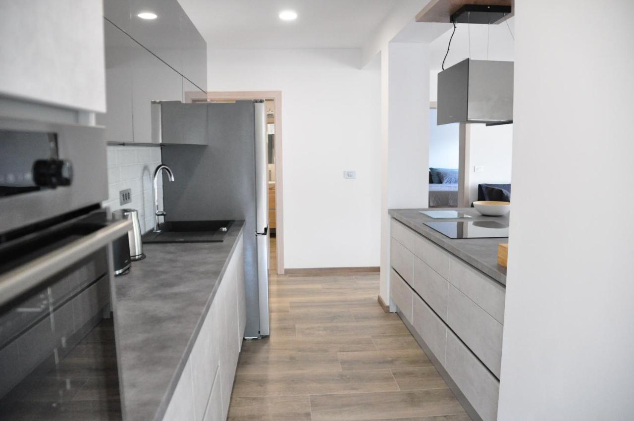 Apartment Cecil Izola Buitenkant foto